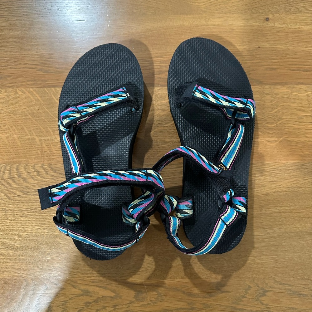 TEVA mid form sandal